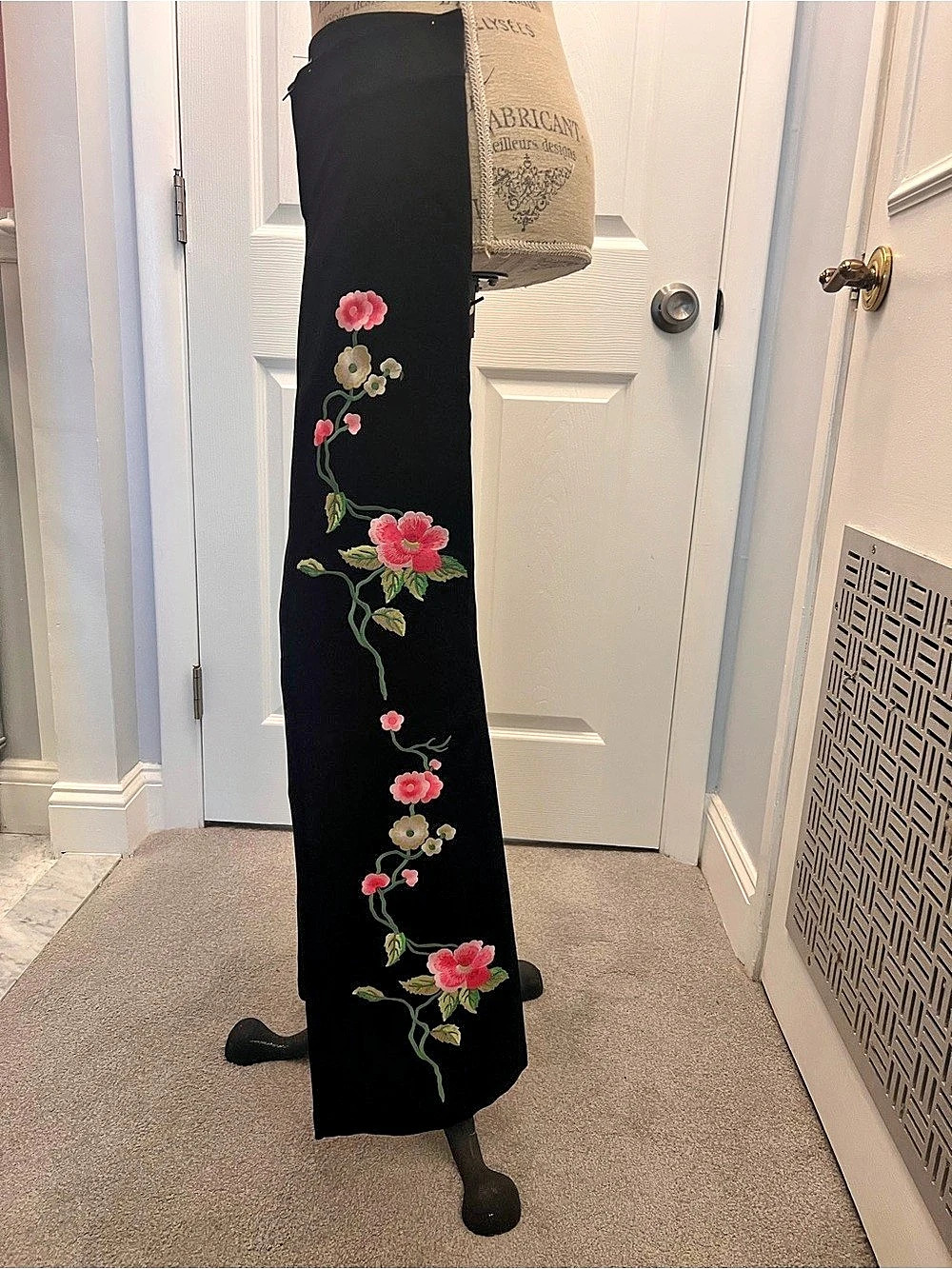 Cache Floral Embroidered Slacks in Black Size 2 Like New